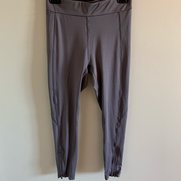 Fabletics High-Waisted UltraCool Spin Pant Legging - Picture 5 of 9